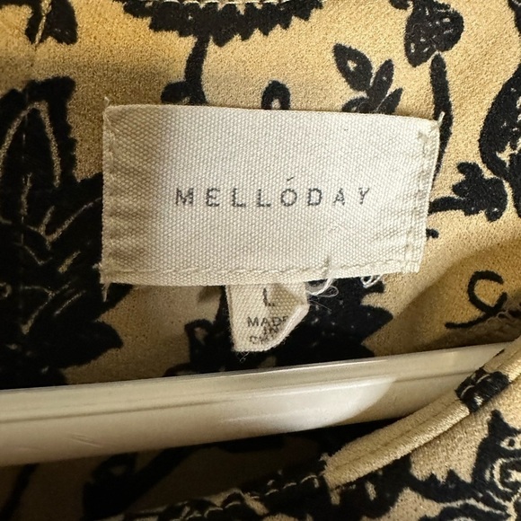 Melloday Floral Blouse - Picture 3 of 3